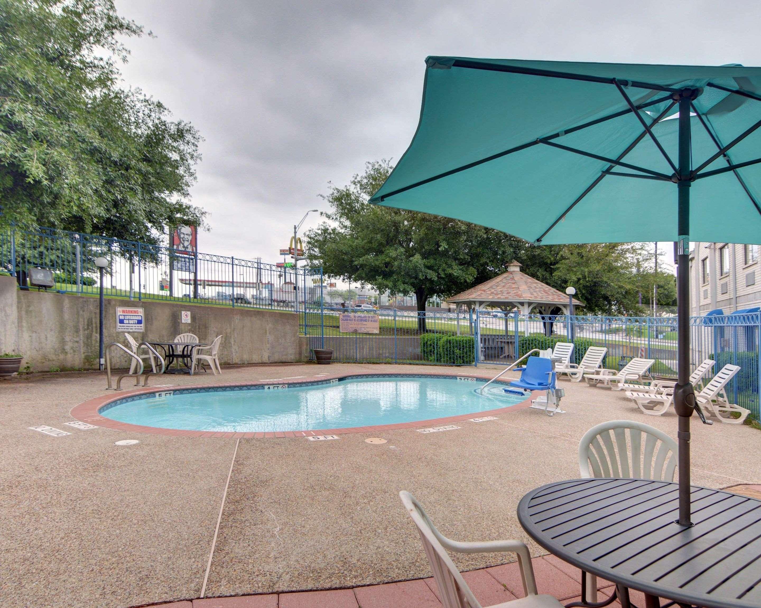 Quality Inn & Suites Grand Prairie Luaran gambar